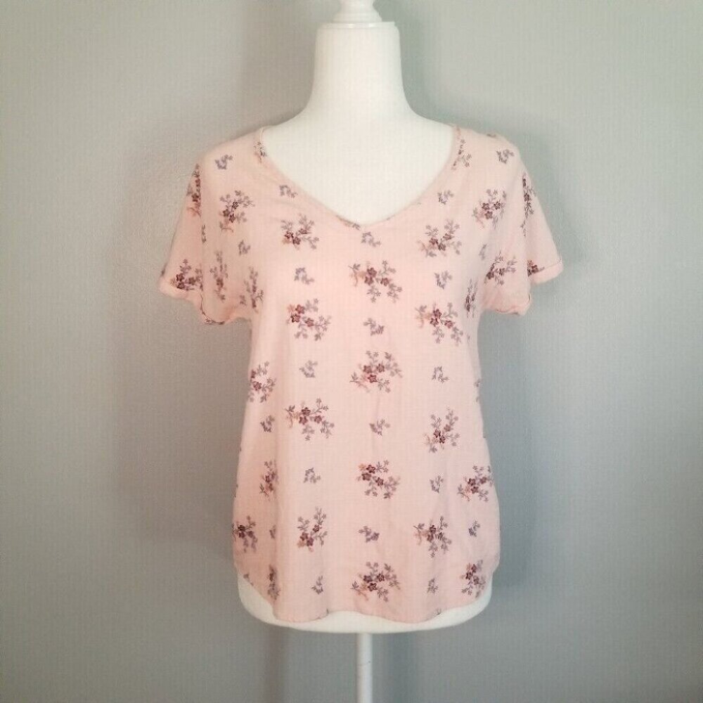 💘SO Light Pink Floral Short Sleeve V-Neck Tee Size Small
